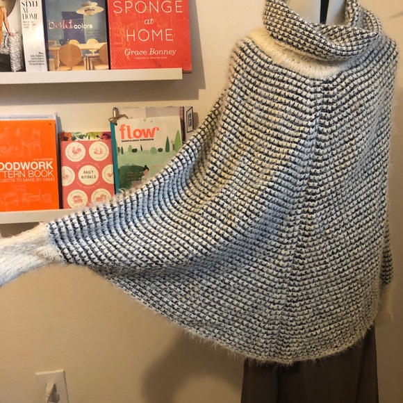 Soft pull over cape - Picture 2 of 2
